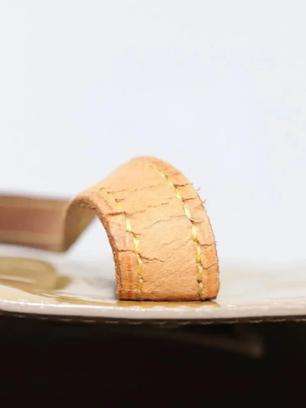 LOUIS VUITTON Monogram Vernis Reade MM Hand Bag Beige - Picture 7 of 16